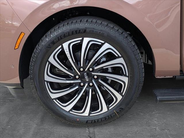 new 2025 Lincoln Navigator car, priced at $121,435