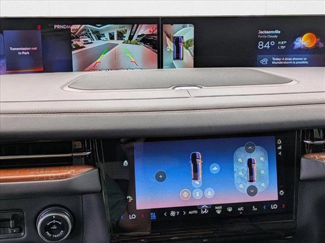 new 2025 Lincoln Navigator car, priced at $121,435