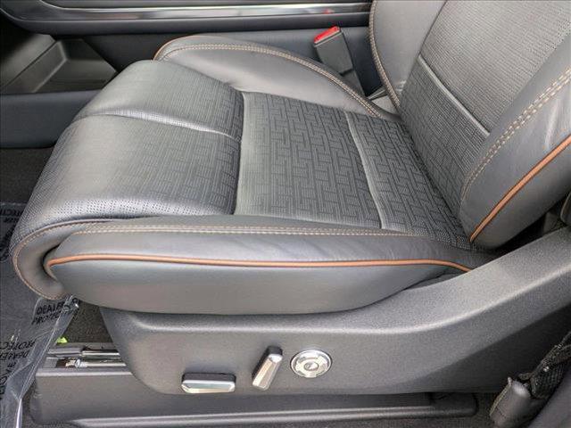 new 2025 Lincoln Navigator car, priced at $121,435