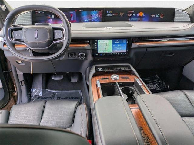 new 2025 Lincoln Navigator car, priced at $121,435