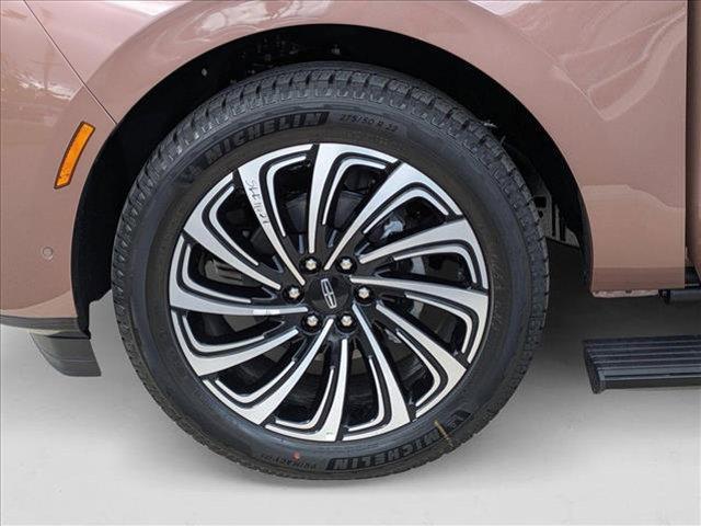 new 2025 Lincoln Navigator car, priced at $121,435