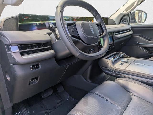 new 2025 Lincoln Navigator car, priced at $102,523