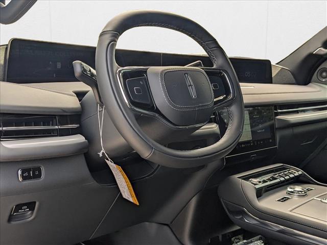 new 2025 Lincoln Navigator car, priced at $105,053