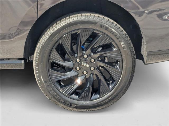new 2025 Lincoln Navigator car, priced at $105,053