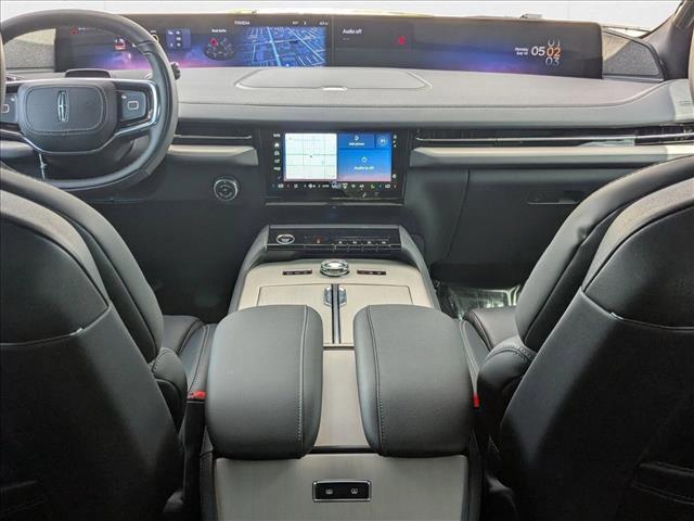 new 2025 Lincoln Navigator car, priced at $105,053