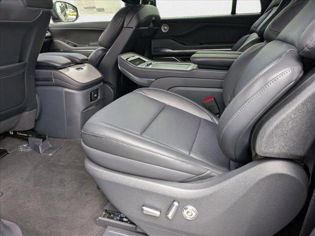 new 2025 Lincoln Navigator car, priced at $106,848