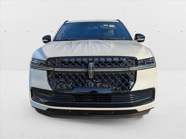 new 2025 Lincoln Navigator car, priced at $107,568