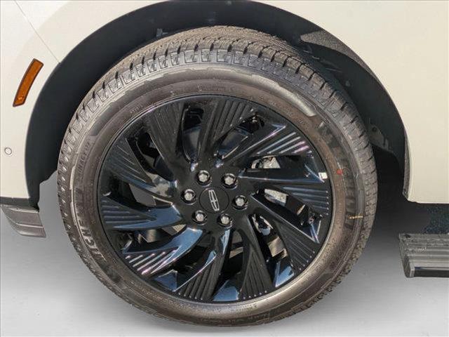 new 2025 Lincoln Navigator car, priced at $107,568