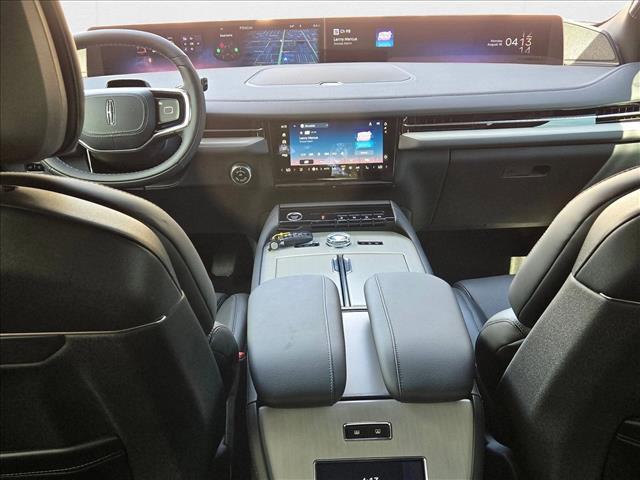 new 2025 Lincoln Navigator car, priced at $105,935