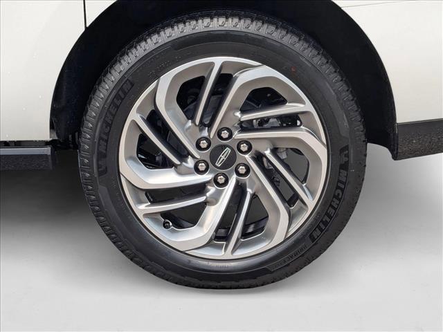 new 2025 Lincoln Navigator car, priced at $101,928