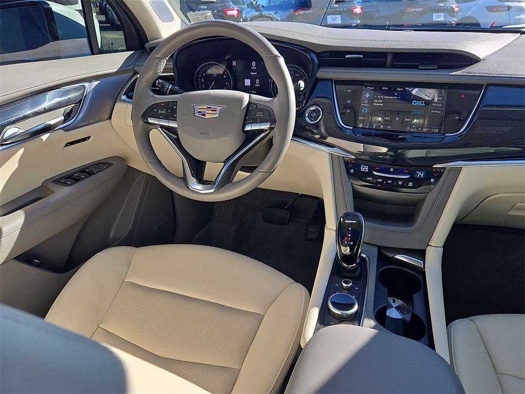used 2024 Cadillac XT6 car, priced at $43,000