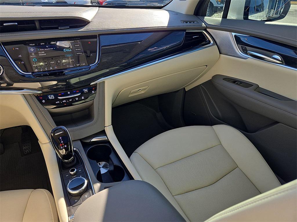 used 2024 Cadillac XT6 car, priced at $43,000