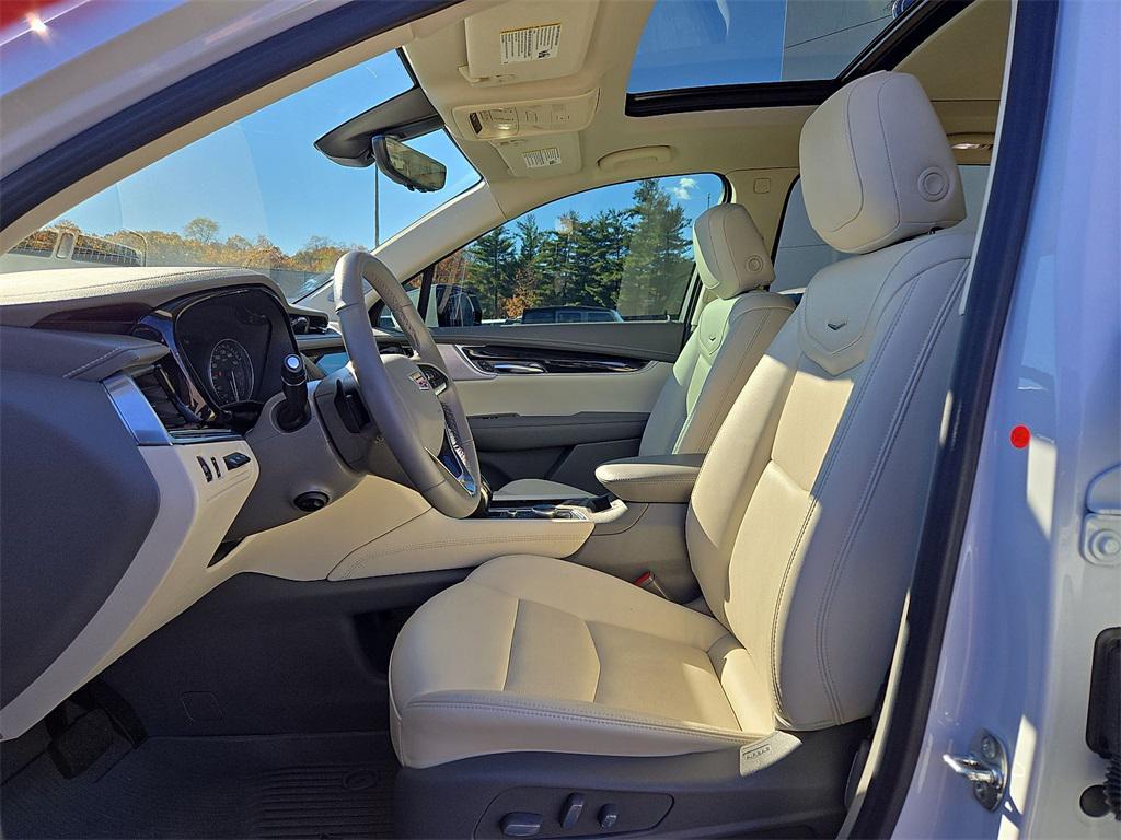 used 2024 Cadillac XT6 car, priced at $43,000