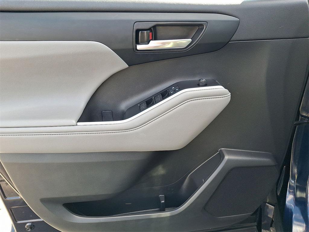 used 2021 Toyota Highlander car, priced at $30,000