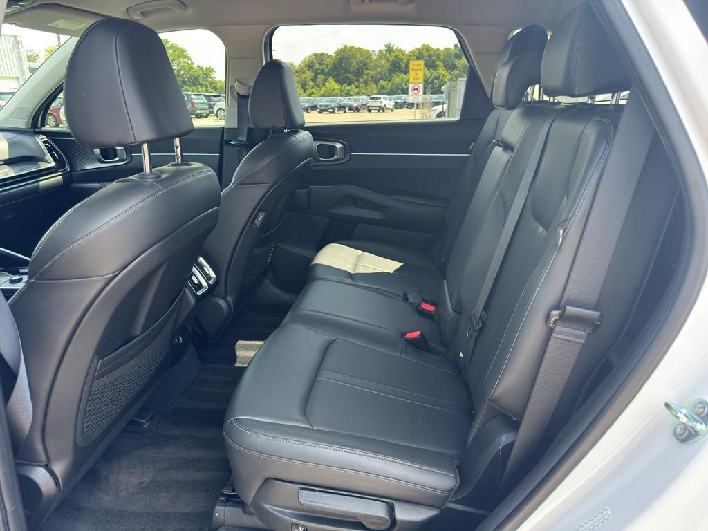 used 2025 Kia Sorento car, priced at $31,988