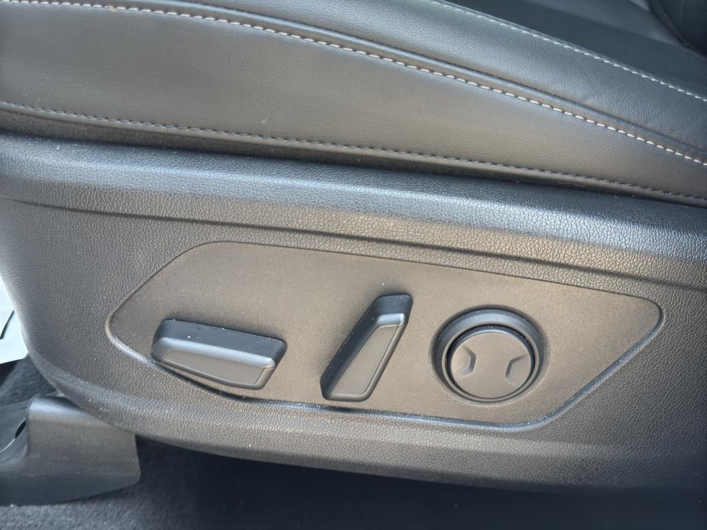 used 2025 Kia Sorento car, priced at $31,988