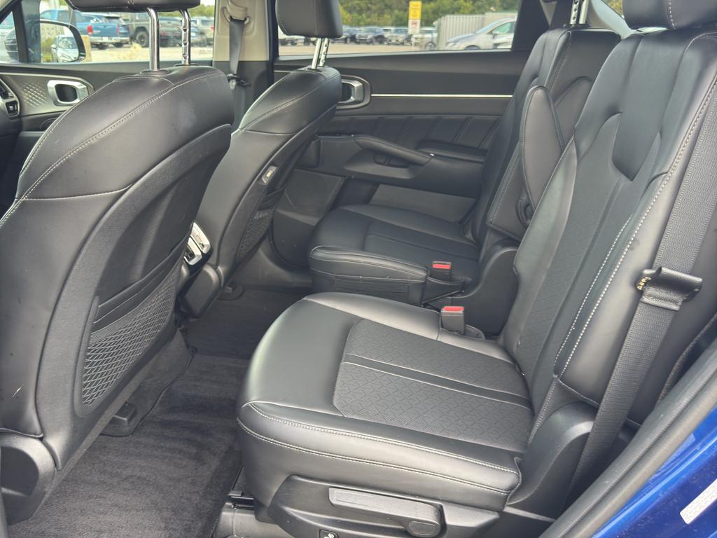 used 2023 Kia Sorento car, priced at $30,888