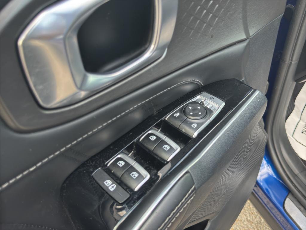 used 2023 Kia Sorento car, priced at $30,888