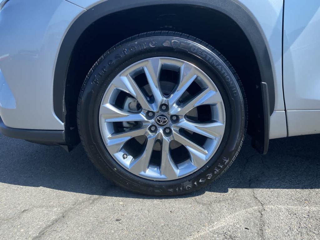 used 2023 Toyota Highlander car, priced at $38,416