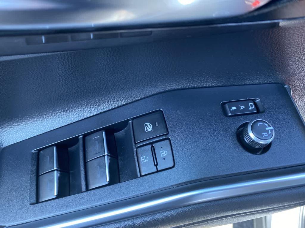 used 2023 Toyota Highlander car, priced at $38,416