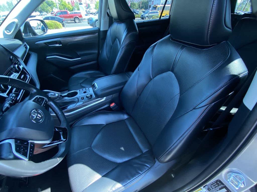 used 2023 Toyota Highlander car, priced at $38,416