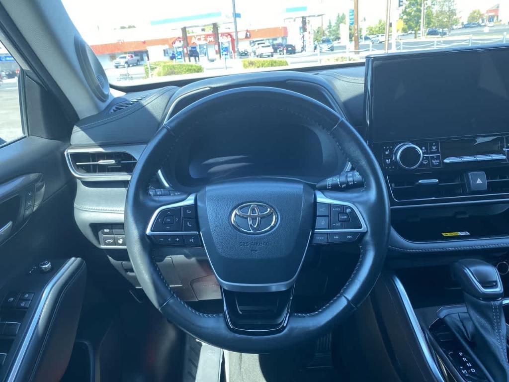 used 2023 Toyota Highlander car, priced at $38,416
