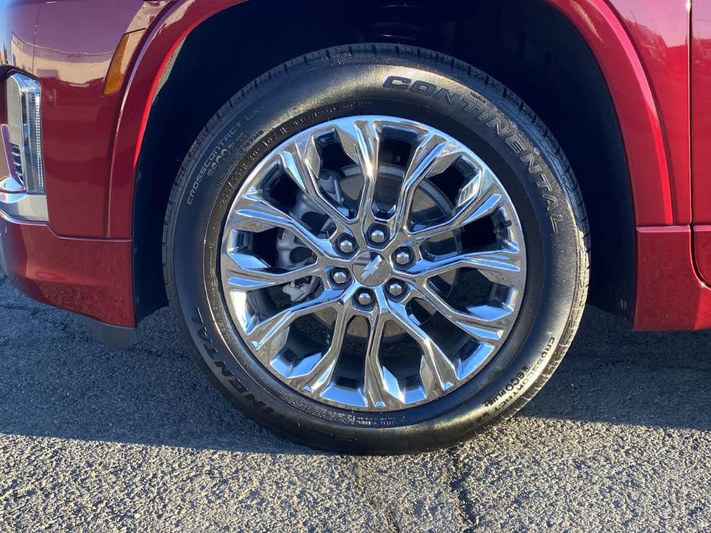 used 2023 Chevrolet Traverse car, priced at $37,887
