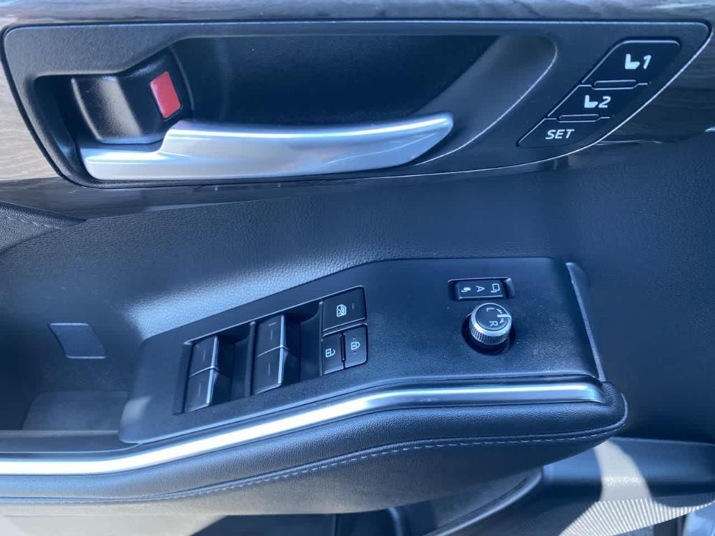 used 2023 Toyota Highlander car, priced at $42,756