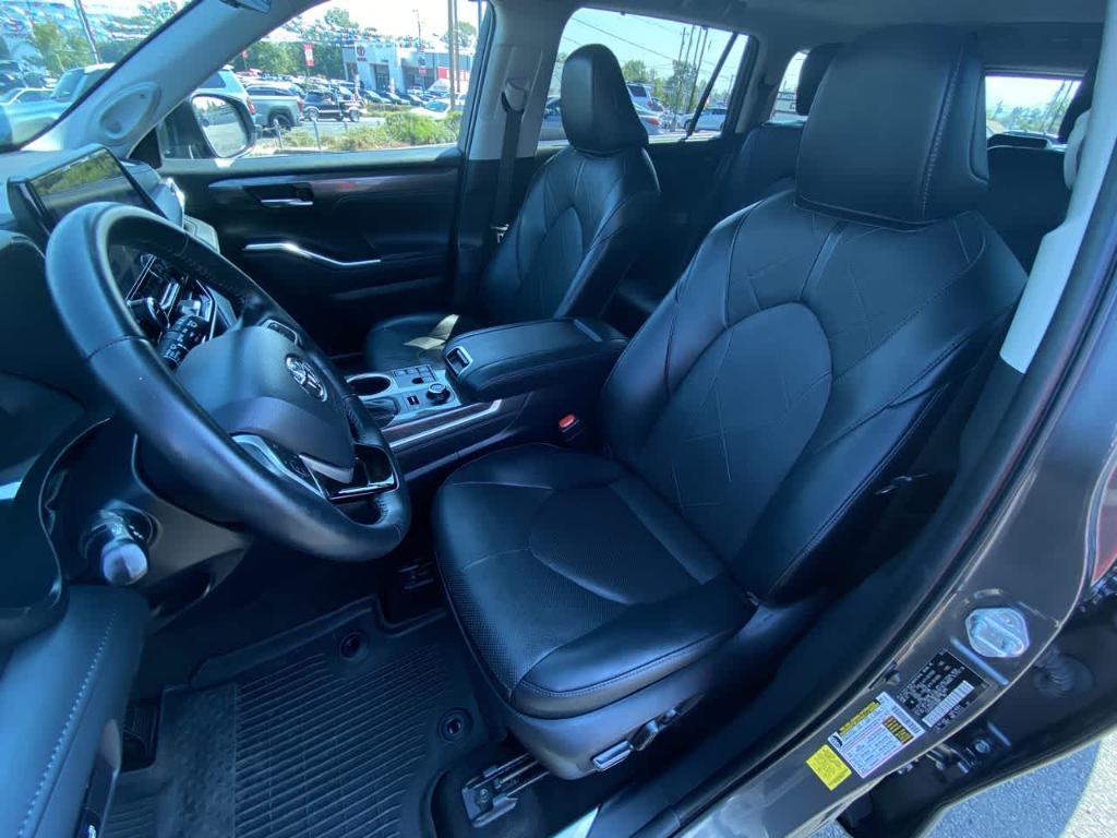 used 2023 Toyota Highlander car, priced at $42,756