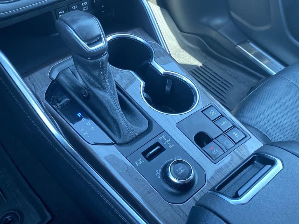 used 2023 Toyota Highlander car, priced at $42,756