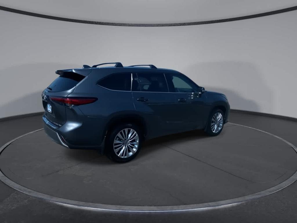 used 2023 Toyota Highlander car, priced at $42,756