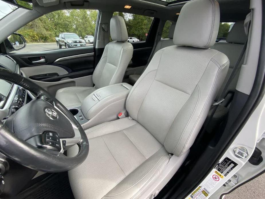 used 2019 Toyota Highlander car, priced at $28,897