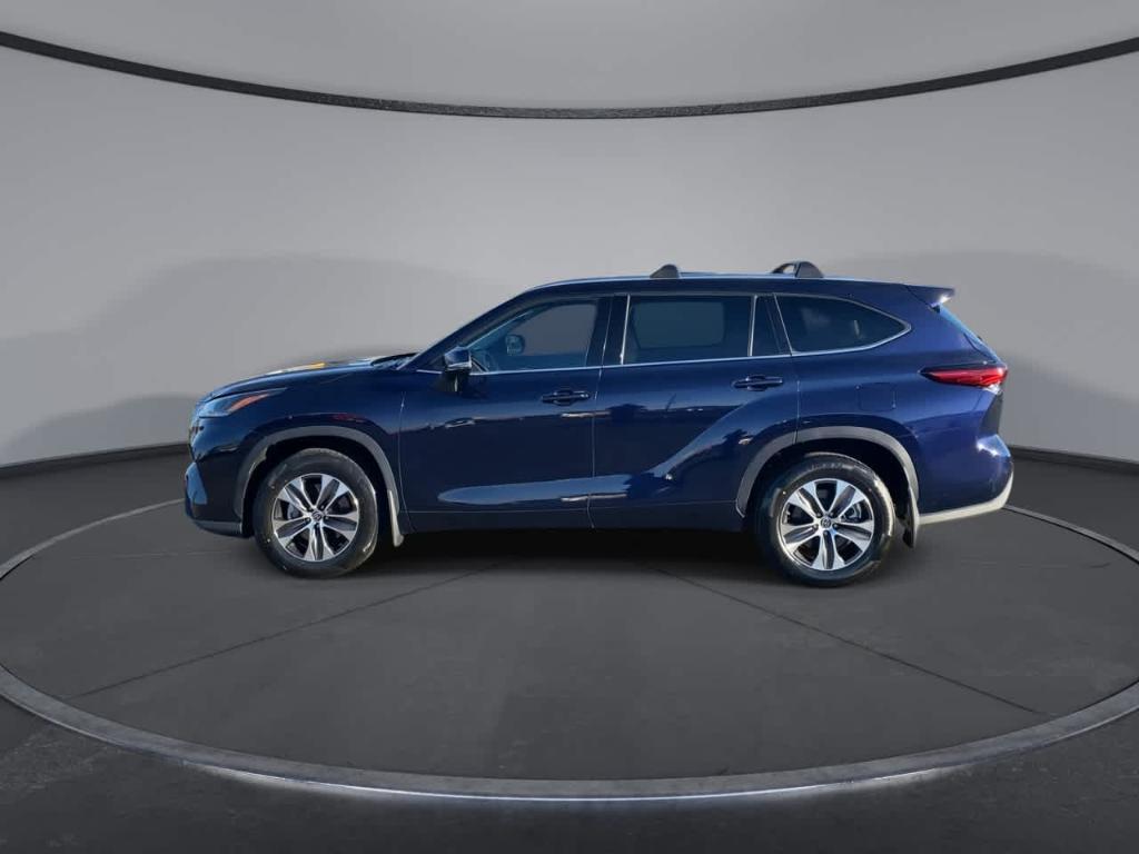used 2021 Toyota Highlander car, priced at $31,682