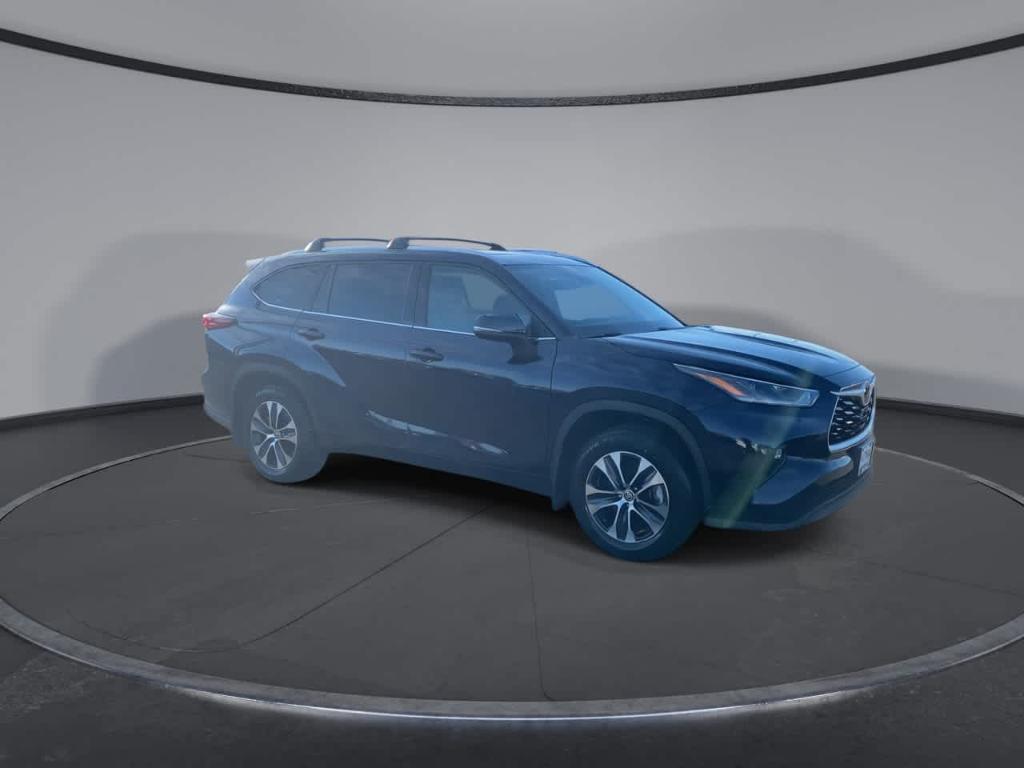 used 2021 Toyota Highlander car, priced at $31,682