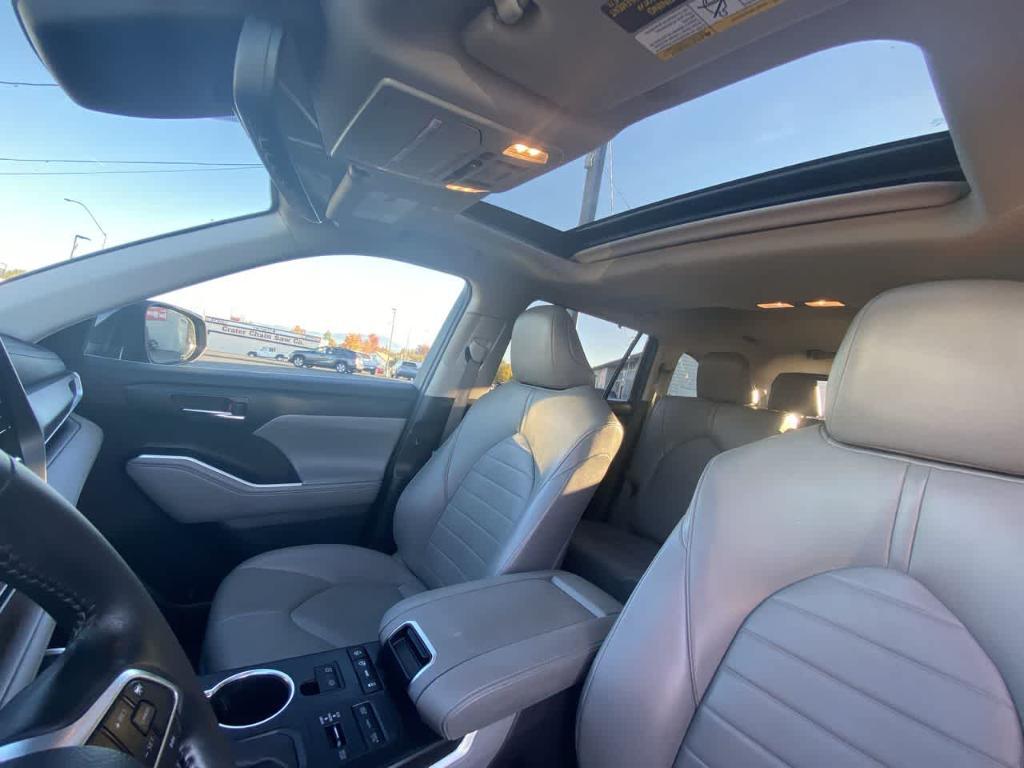 used 2021 Toyota Highlander car, priced at $31,682