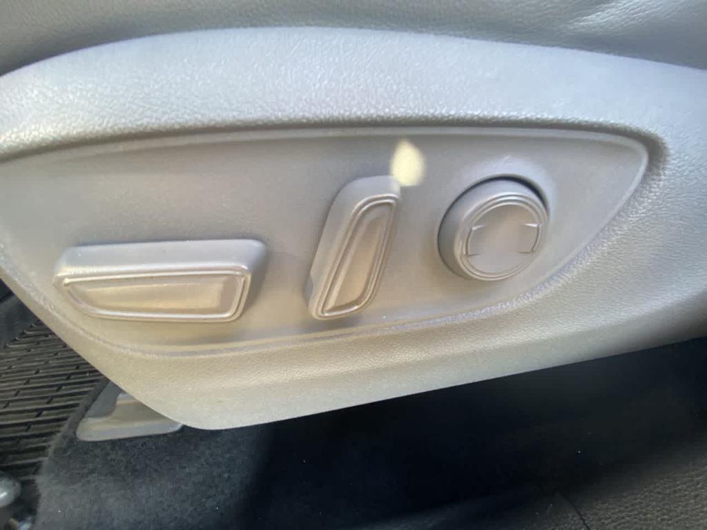 used 2021 Toyota Highlander car, priced at $31,682