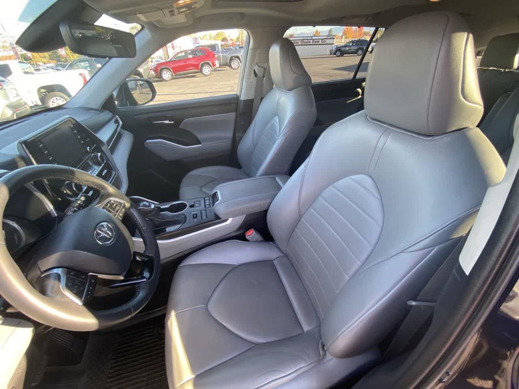 used 2021 Toyota Highlander car, priced at $31,682