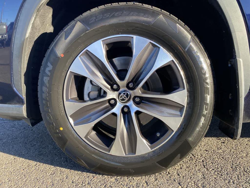 used 2021 Toyota Highlander car, priced at $31,682