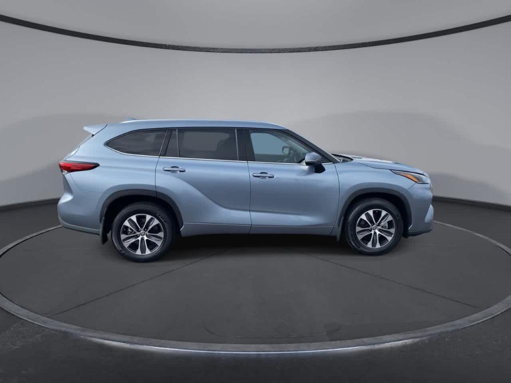used 2021 Toyota Highlander car, priced at $34,537