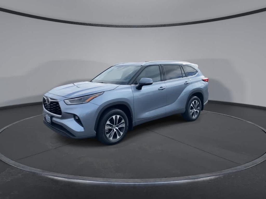 used 2021 Toyota Highlander car, priced at $34,537