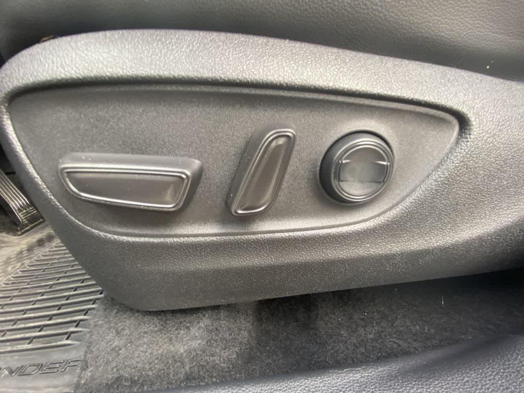 used 2021 Toyota Highlander car, priced at $34,537