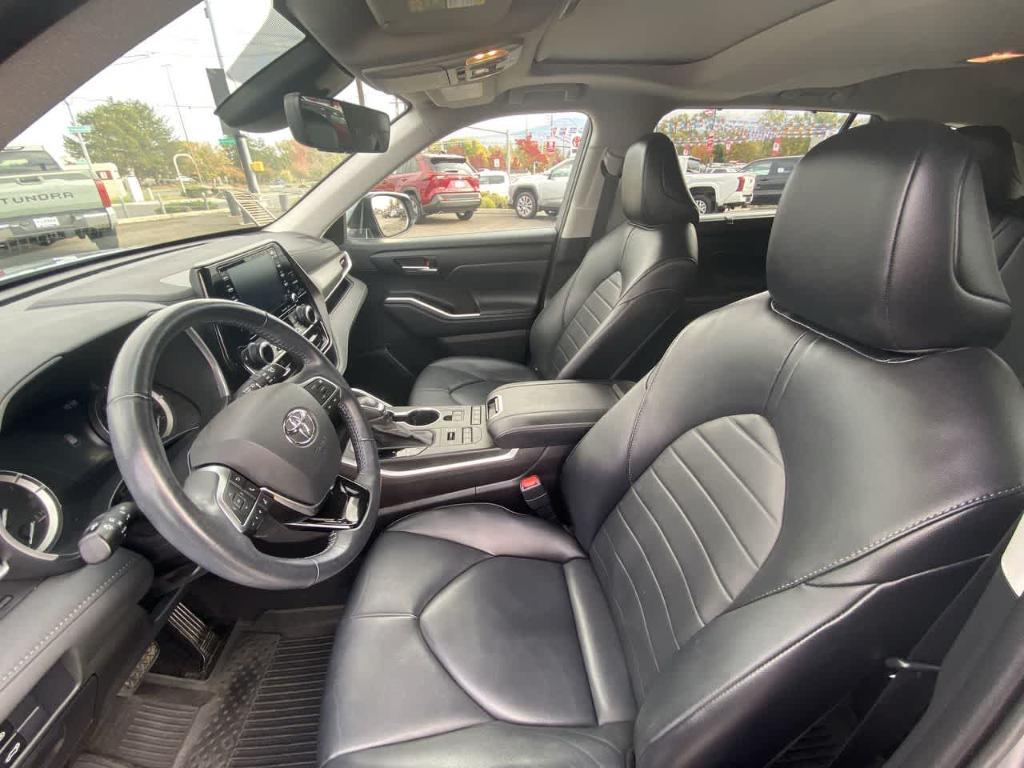 used 2021 Toyota Highlander car, priced at $34,537