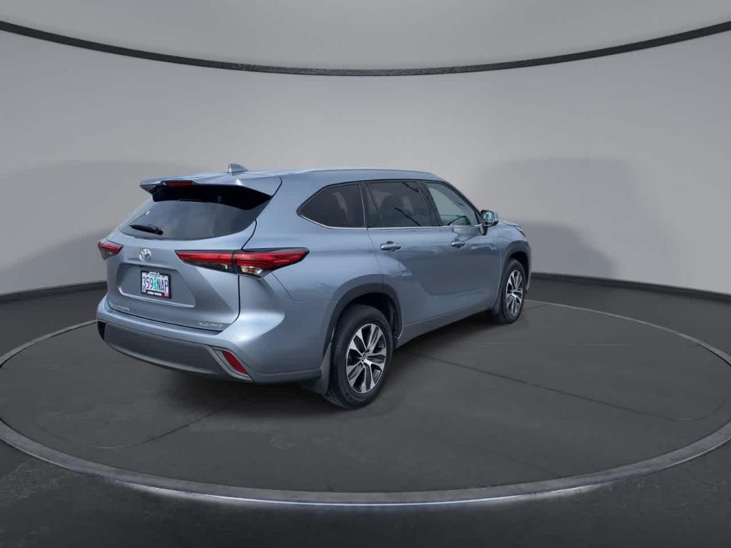 used 2021 Toyota Highlander car, priced at $34,537