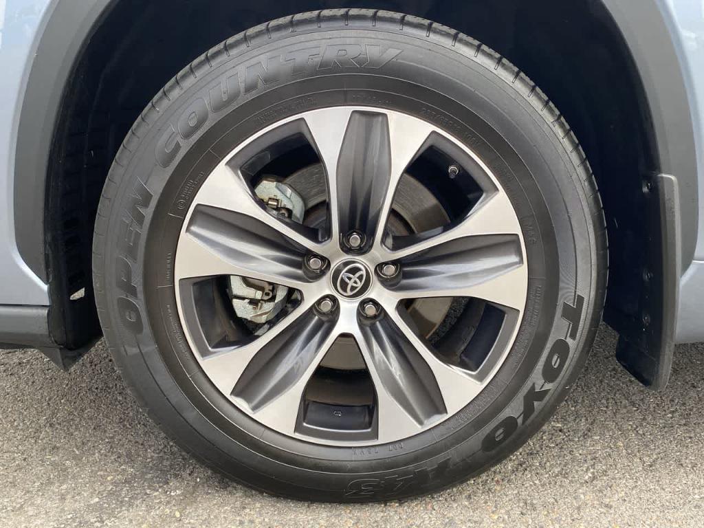 used 2021 Toyota Highlander car, priced at $34,537