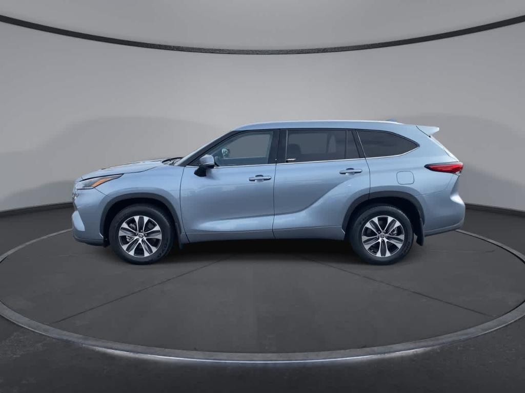 used 2021 Toyota Highlander car, priced at $34,537