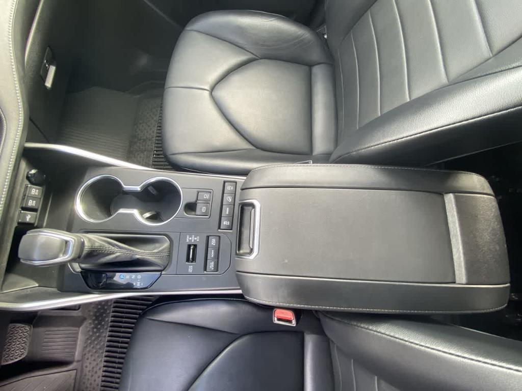 used 2021 Toyota Highlander car, priced at $34,537