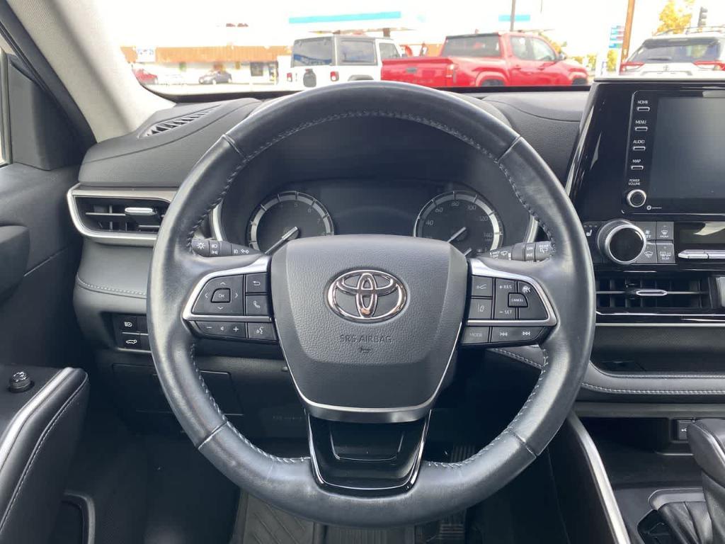 used 2021 Toyota Highlander car, priced at $34,537