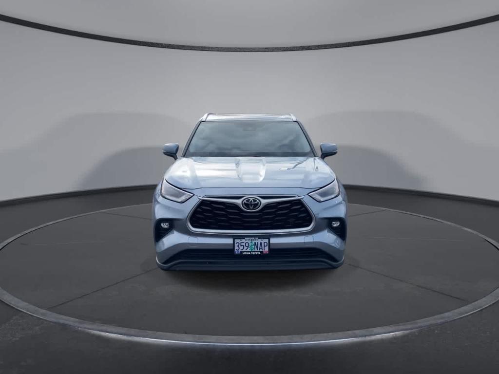 used 2021 Toyota Highlander car, priced at $34,537