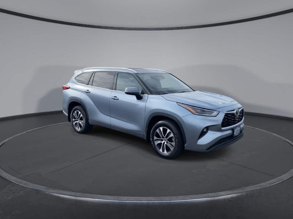 used 2021 Toyota Highlander car, priced at $34,537