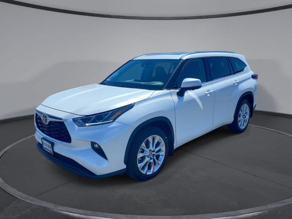 used 2023 Toyota Highlander car, priced at $41,887